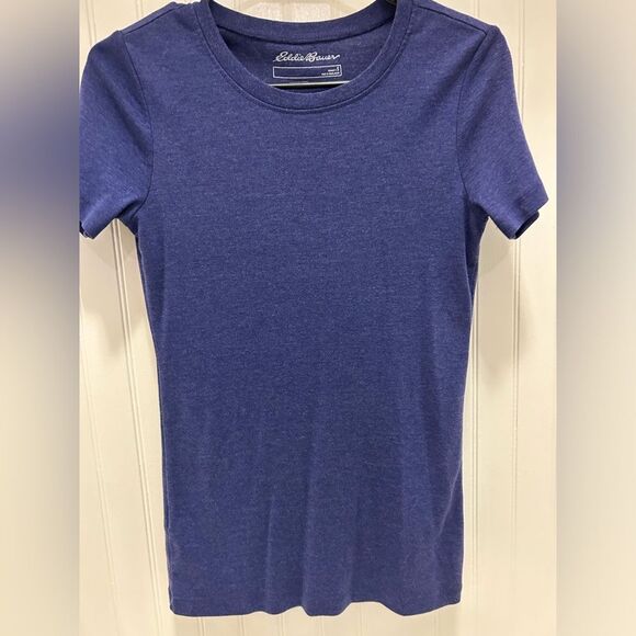 Eddie Bauer bundle includes two size small T-shirts - Picture 2 of 4